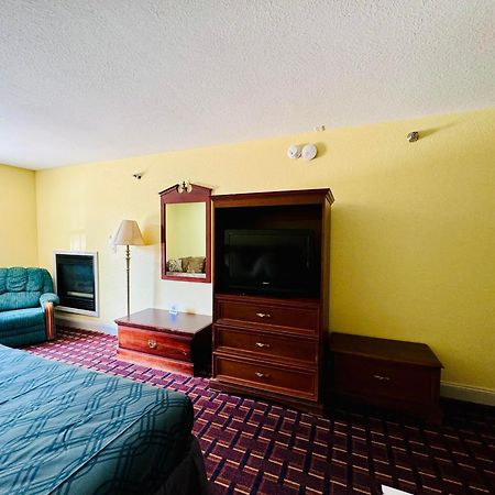 Ozark Inn And Suites โอเซจบีช ภายนอก รูปภาพ