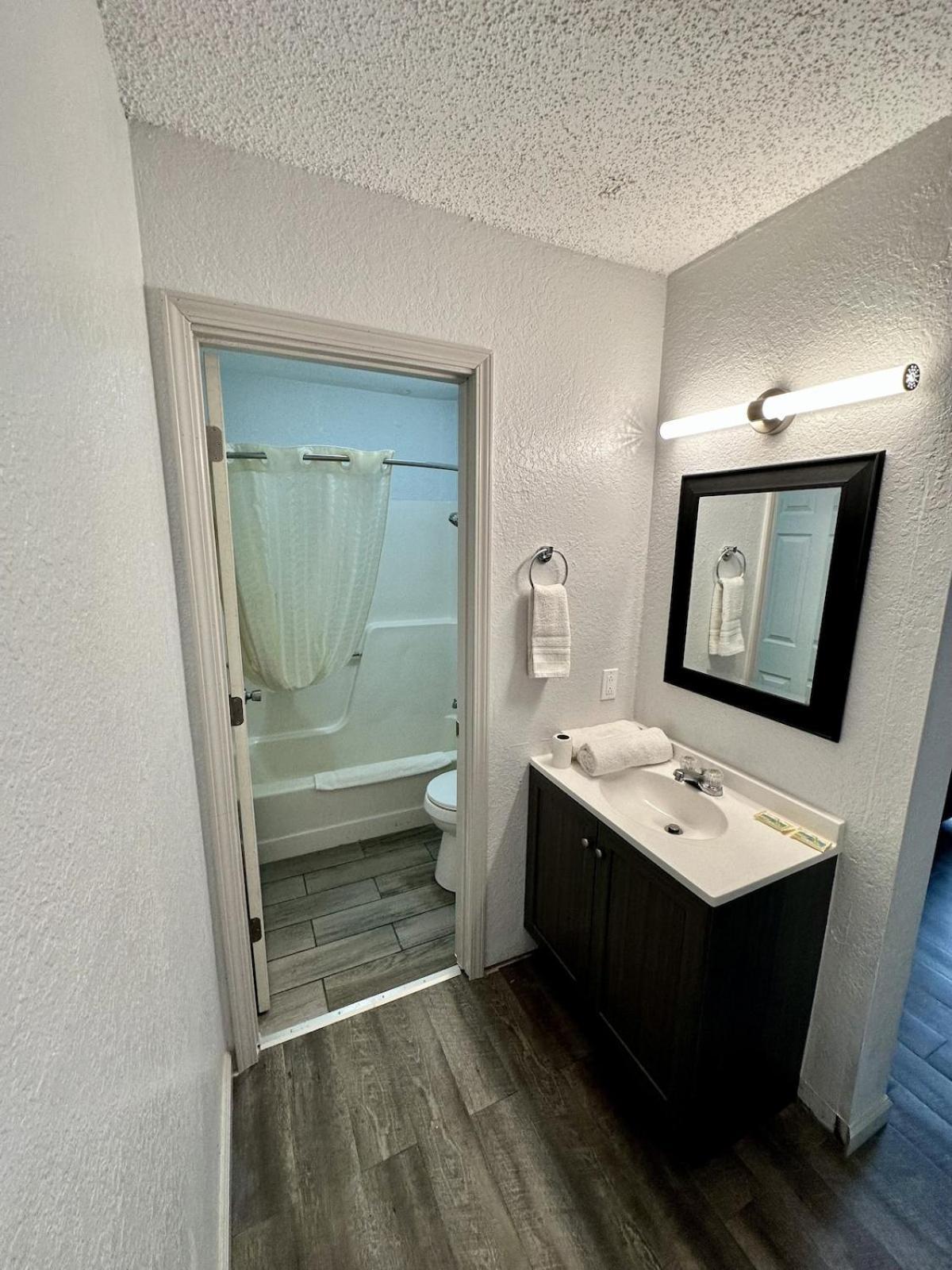 Ozark Inn And Suites โอเซจบีช ภายนอก รูปภาพ