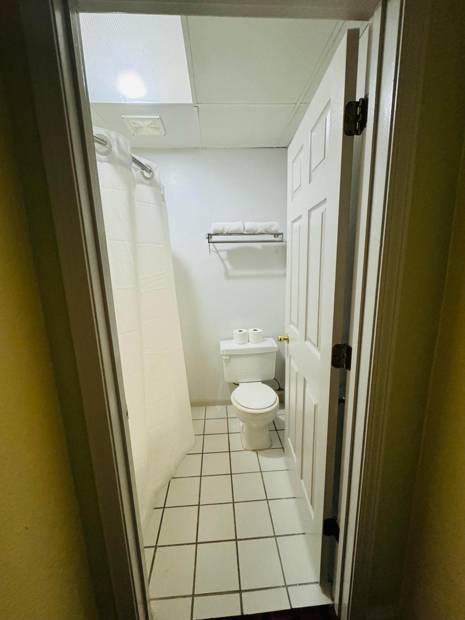 Ozark Inn And Suites โอเซจบีช ภายนอก รูปภาพ