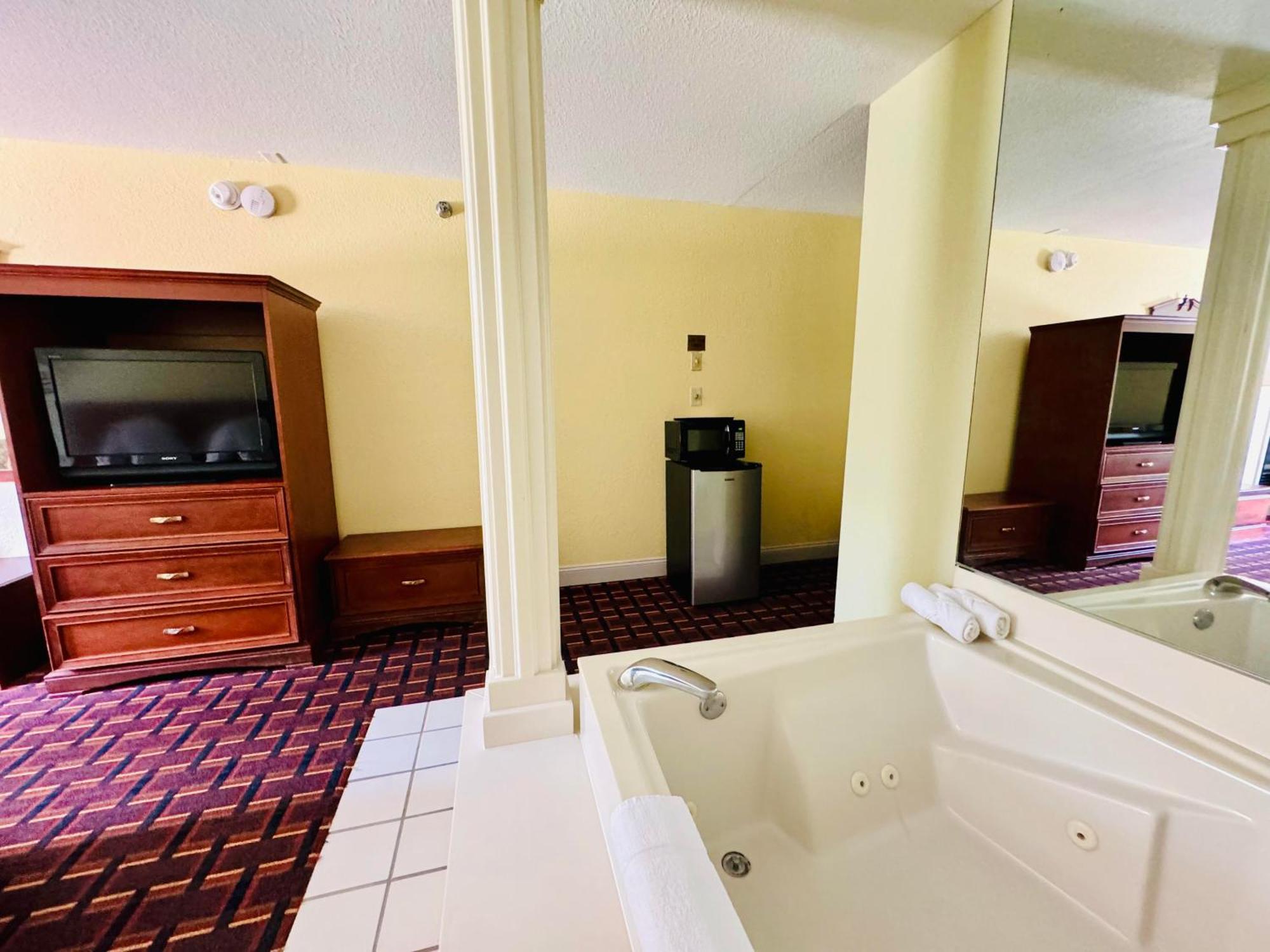 Ozark Inn And Suites โอเซจบีช ภายนอก รูปภาพ